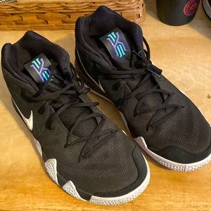 Kyrie Irving Nike basketball sneakers! Mens size 11. Worn once!